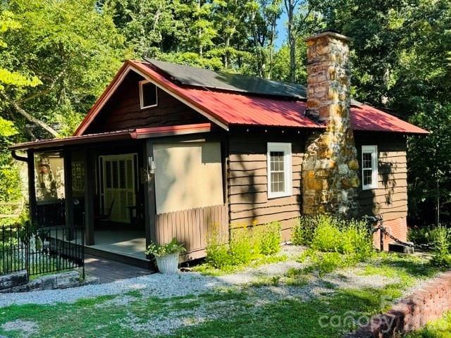 23 Leatherwood Lane, Hendersonville, NC 28739