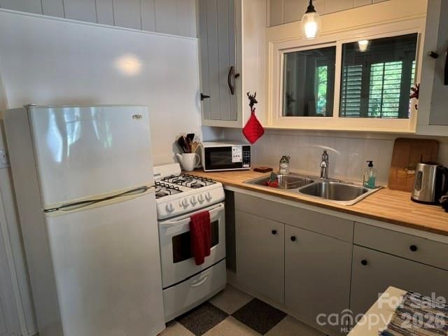 23 Leatherwood Lane, Hendersonville, NC 28739