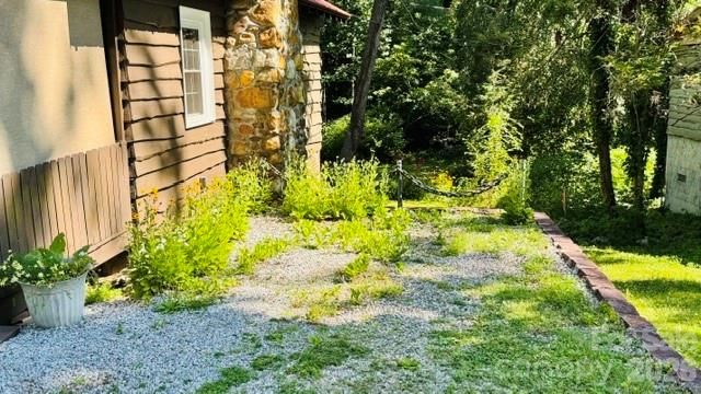23 Leatherwood Lane, Hendersonville, NC 28739