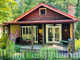 23 Leatherwood Lane, Hendersonville, NC 28739