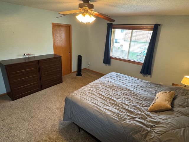1070 20th Street NE, Owatonna, MN 55060