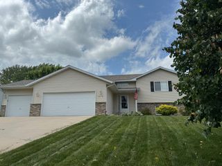 1070 20th Street NE, Owatonna, MN 55060