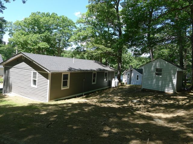 4 Cranberry Meadow Shore Rd, Charlton, MA 01507