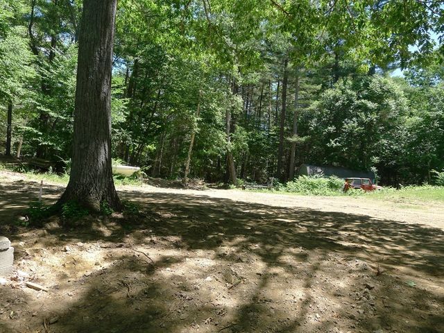 4 Cranberry Meadow Shore Rd, Charlton, MA 01507