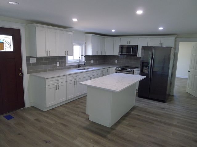 4 Cranberry Meadow Shore Rd, Charlton, MA 01507