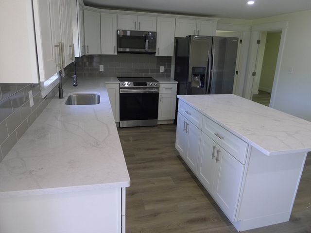 4 Cranberry Meadow Shore Rd, Charlton, MA 01507