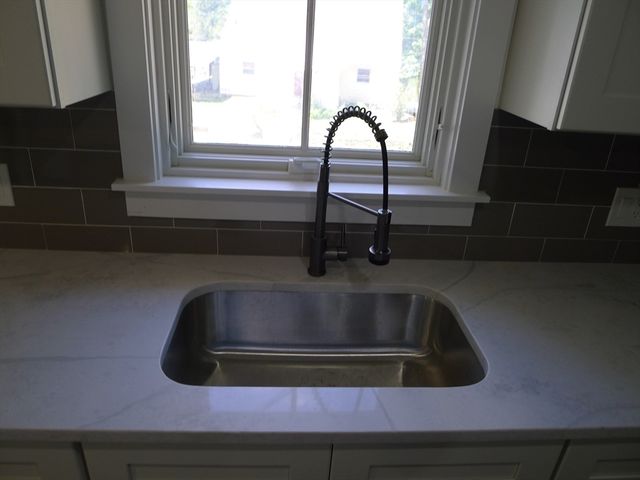 4 Cranberry Meadow Shore Rd, Charlton, MA 01507