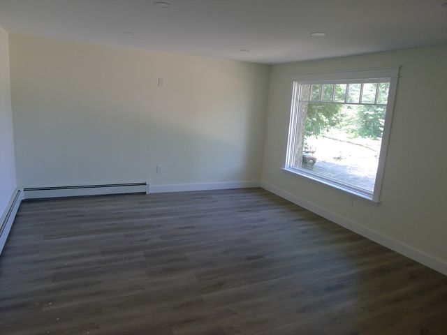 4 Cranberry Meadow Shore Rd, Charlton, MA 01507
