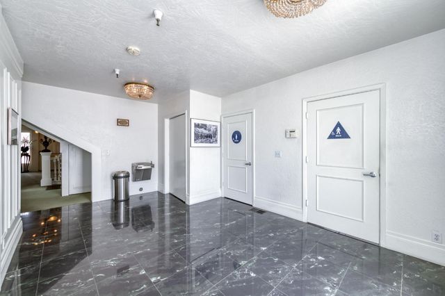 916 E Divisadero Street, Fresno, CA 93721