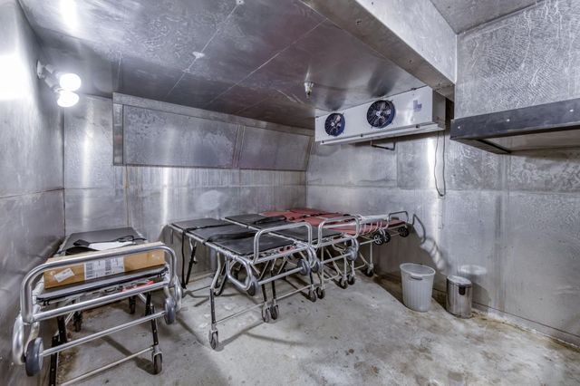 916 E Divisadero Street, Fresno, CA 93721