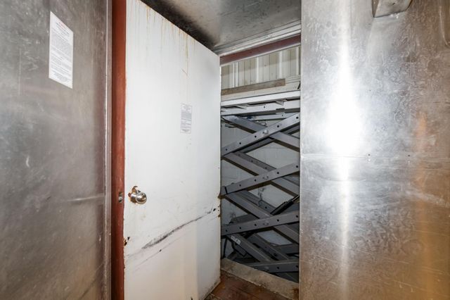 916 E Divisadero Street, Fresno, CA 93721