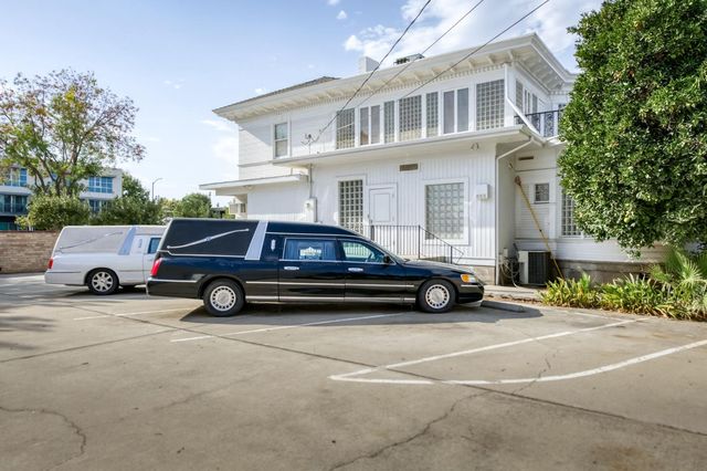 916 E Divisadero Street, Fresno, CA 93721