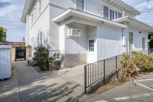 916 E Divisadero Street, Fresno, CA 93721