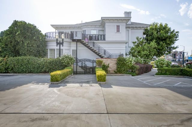 916 E Divisadero Street, Fresno, CA 93721