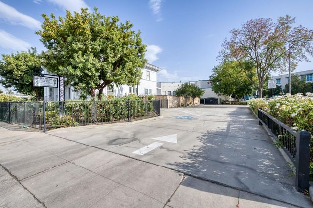 916 E Divisadero Street, Fresno, CA 93721