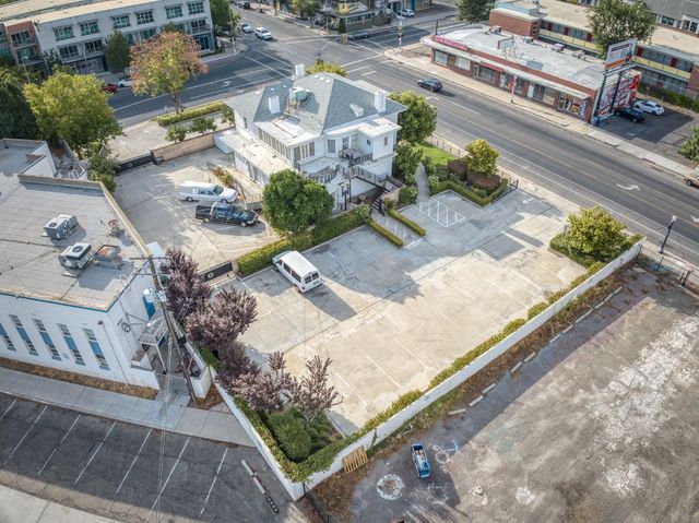 916 E Divisadero Street, Fresno, CA 93721