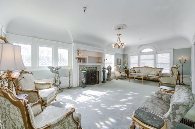 916 E Divisadero Street, Fresno, CA 93721