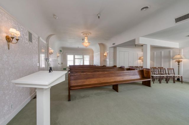 916 E Divisadero Street, Fresno, CA 93721