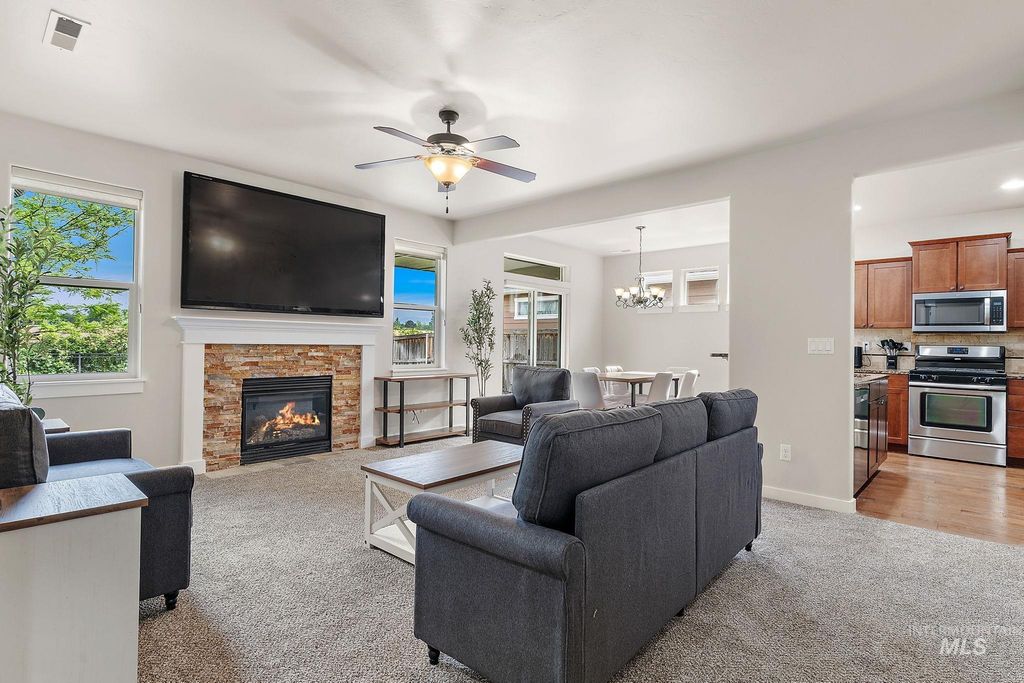 10130 W Brownstone Dr, Boise, ID 83709 photo 5
