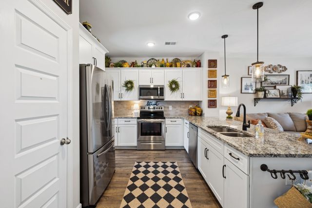 214 Mansfield Dr, Gallatin, TN 37066