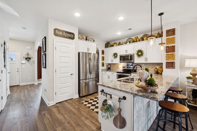 214 Mansfield Dr, Gallatin, TN 37066