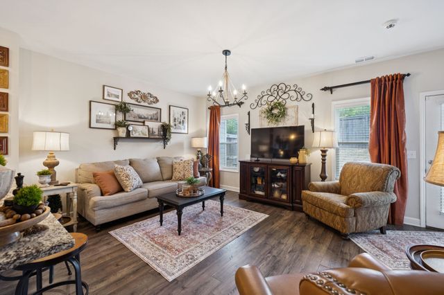 214 Mansfield Dr, Gallatin, TN 37066