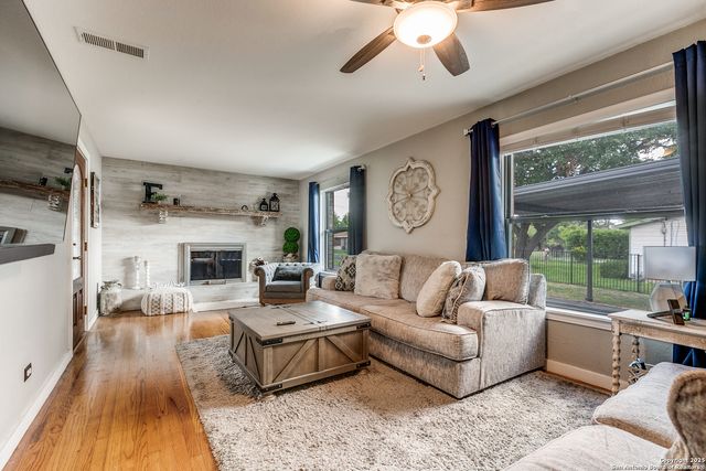 715 Oakwood Dr, San Antonio, TX 78228