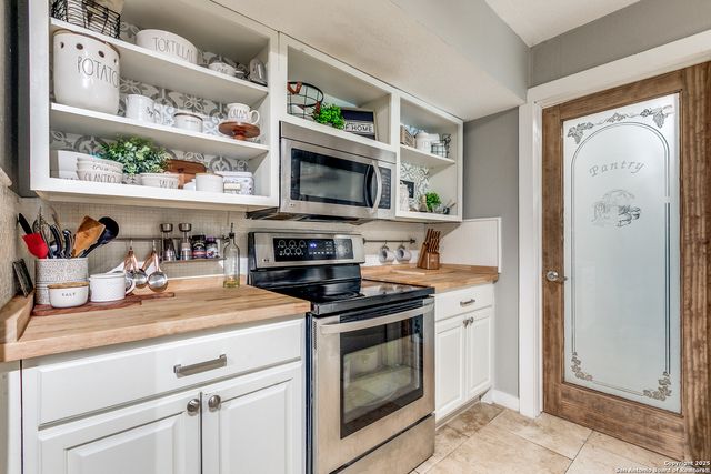 715 Oakwood Dr, San Antonio, TX 78228