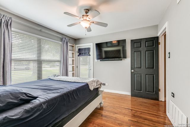 715 Oakwood Dr, San Antonio, TX 78228