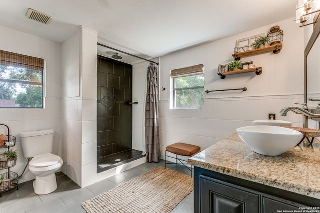 715 Oakwood Dr, San Antonio, TX 78228