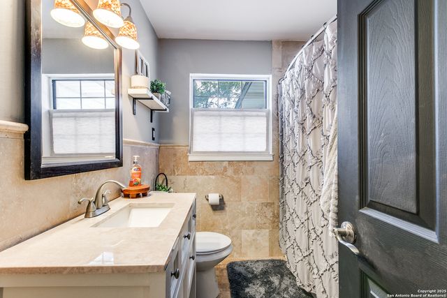 715 Oakwood Dr, San Antonio, TX 78228