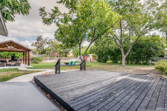 715 Oakwood Dr, San Antonio, TX 78228