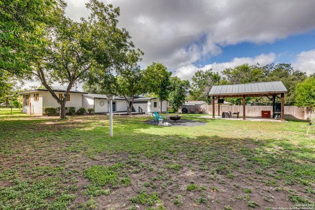 715 Oakwood Dr, San Antonio, TX 78228