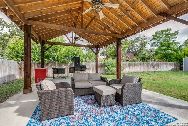 715 Oakwood Dr, San Antonio, TX 78228