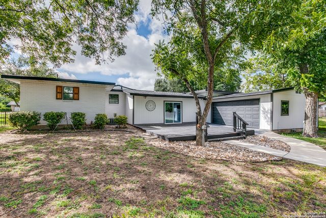 715 Oakwood Dr, San Antonio, TX 78228