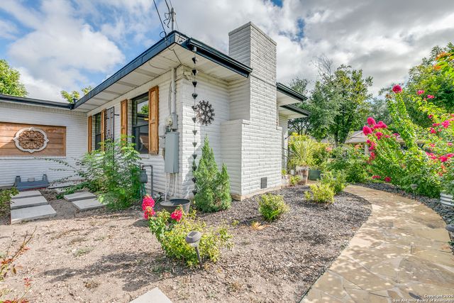 715 Oakwood Dr, San Antonio, TX 78228