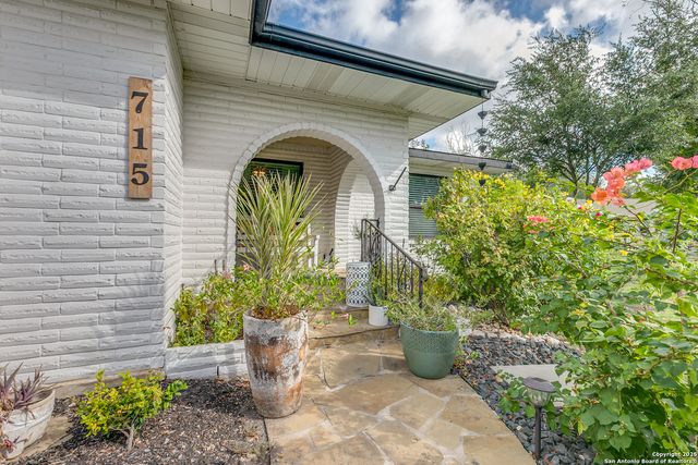 715 Oakwood Dr, San Antonio, TX 78228