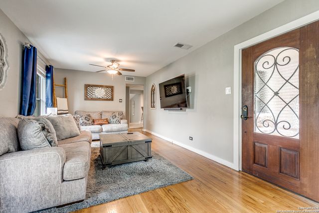 715 Oakwood Dr, San Antonio, TX 78228