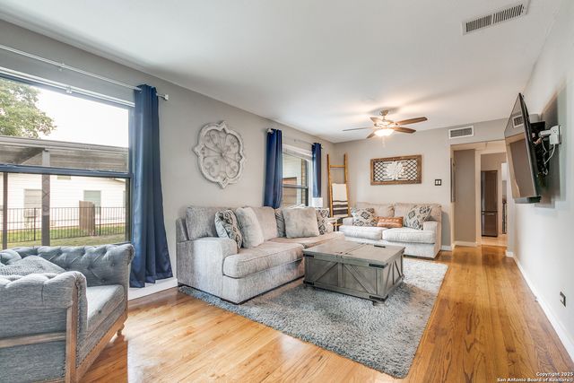 715 Oakwood Dr, San Antonio, TX 78228