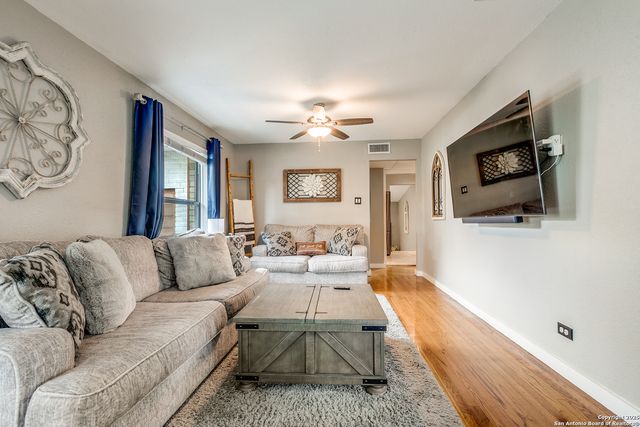 715 Oakwood Dr, San Antonio, TX 78228