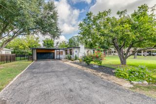 715 Oakwood Dr, San Antonio, TX 78228
