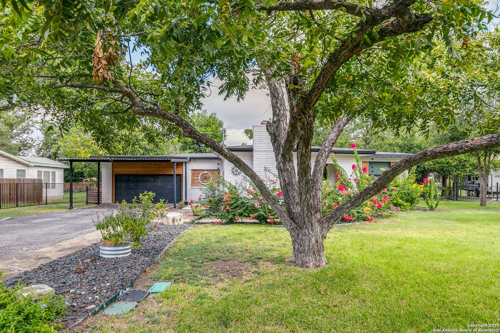 715 Oakwood Dr, San Antonio, TX 78228