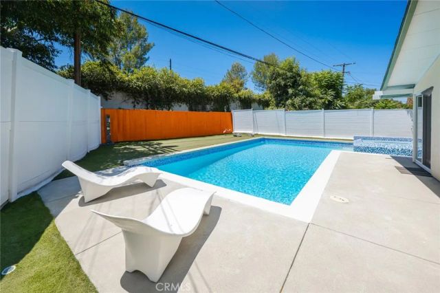 19800 Friar, Woodland Hills, CA 91367