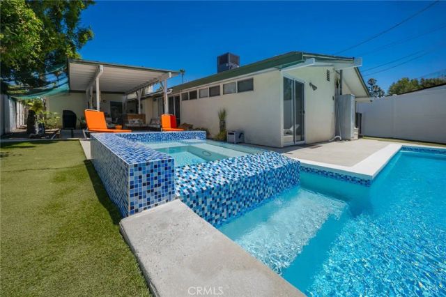 19800 Friar, Woodland Hills, CA 91367