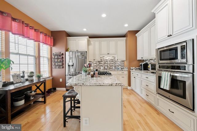 670 MCLEARY SQ SE, Leesburg, VA 20175