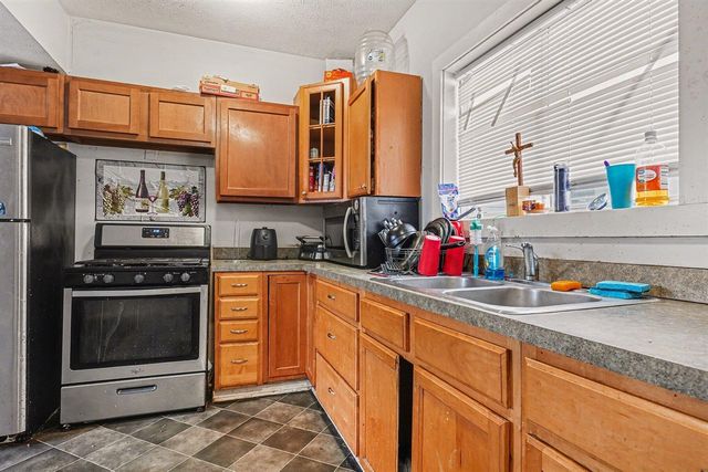 904 College Avenue, Grand Rapids, MI 49503