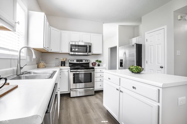 10887 Parrot Court, Fishers, IN 46037