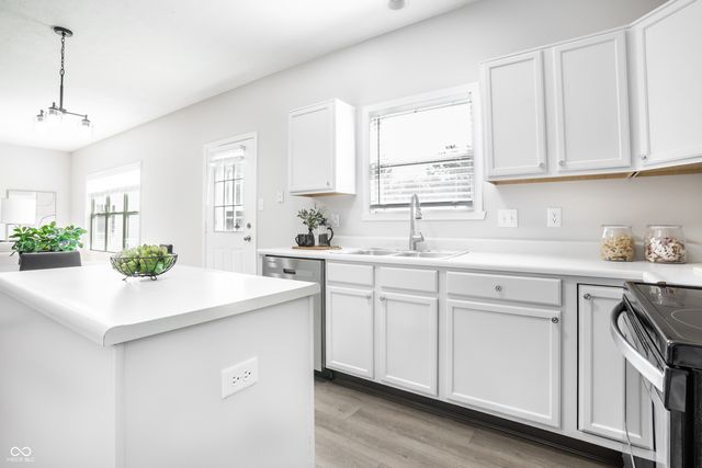10887 Parrot Court, Fishers, IN 46037