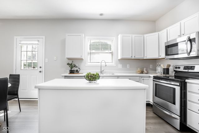 10887 Parrot Court, Fishers, IN 46037
