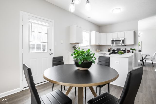10887 Parrot Court, Fishers, IN 46037